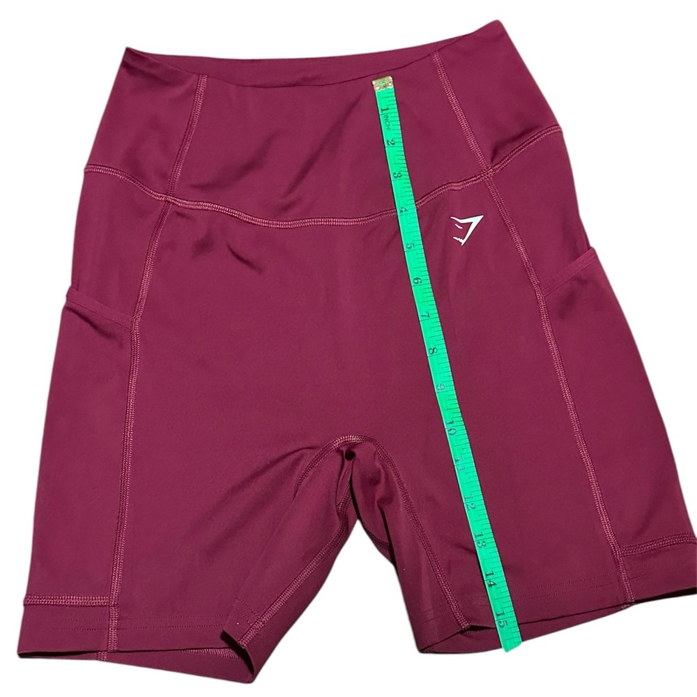 Gym shark size small pocket shorts